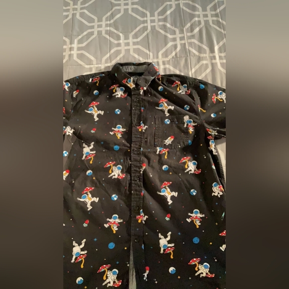 Collared shirt - Picture 1 of 3